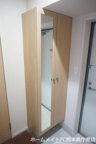 熊本市中央区上水前寺１丁目の賃貸マンションの玄関