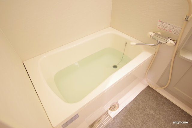 フォレステージュ江坂垂水町　仲介手数料無料の浴室