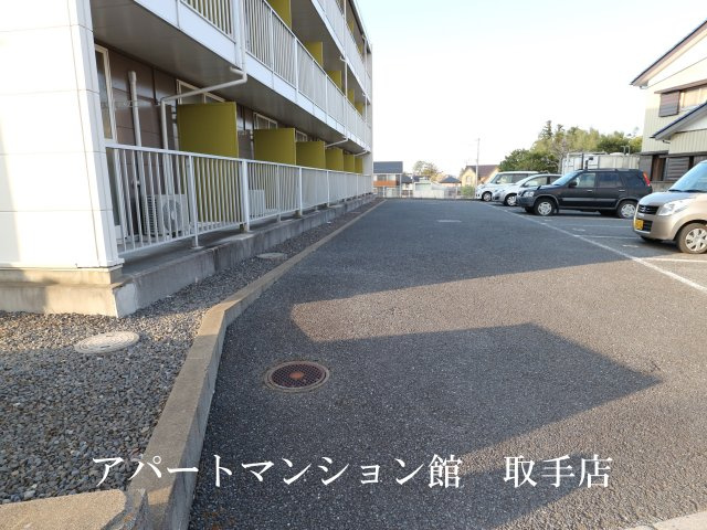 レオパレス駒場の駐車場