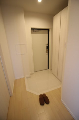 【玄関】 | ヴェヌスタ西田辺 | 玄関