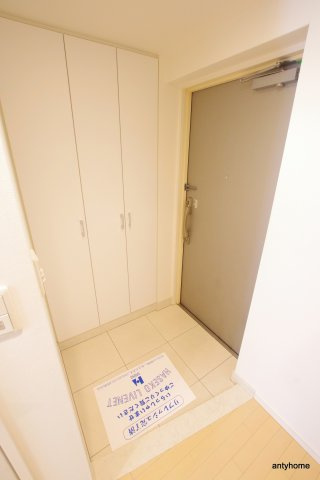 アパートメンツ江坂　仲介手数料無料の玄関