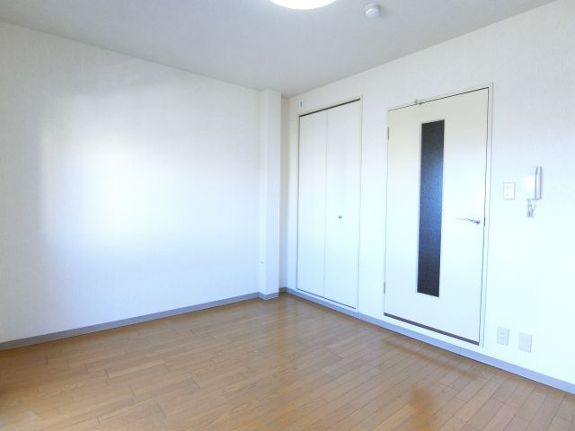 フェスタ千代田の洋室