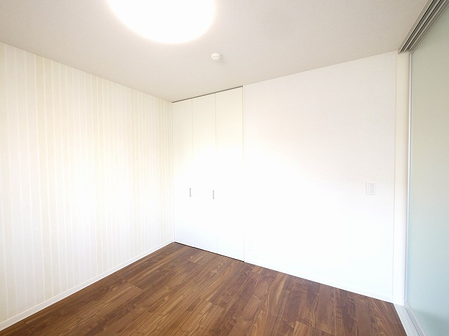 シャーメゾンレジデンスあすかの内装|個人の部屋や寝室として使える洋室です