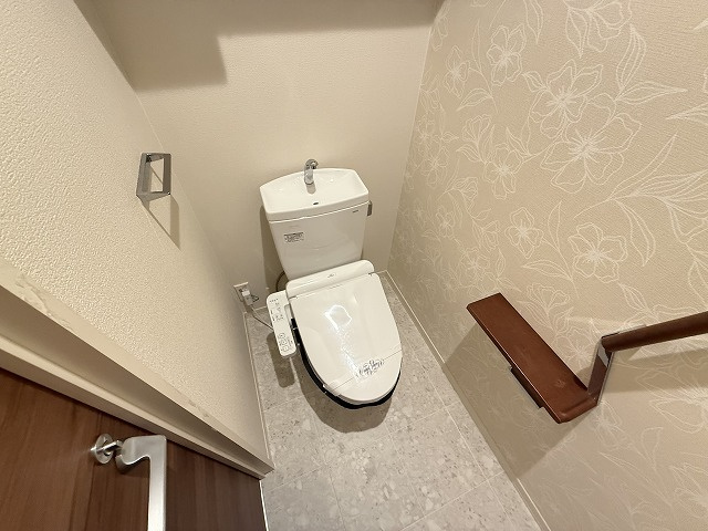シャーメゾンレジデンスあすかのトイレ|ゆったりとした空間のトイレです