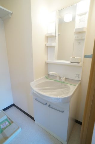 アスライフ宝塚山本ガーデンの洗面所|参考、同建物・反転間取りの号室