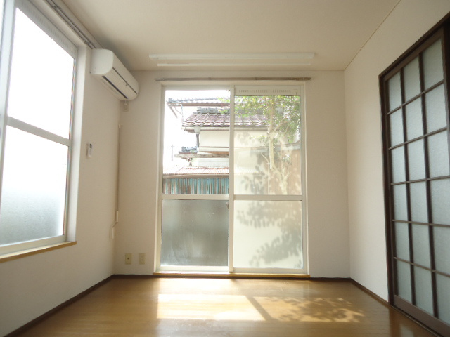 コーポエイアイの洋室