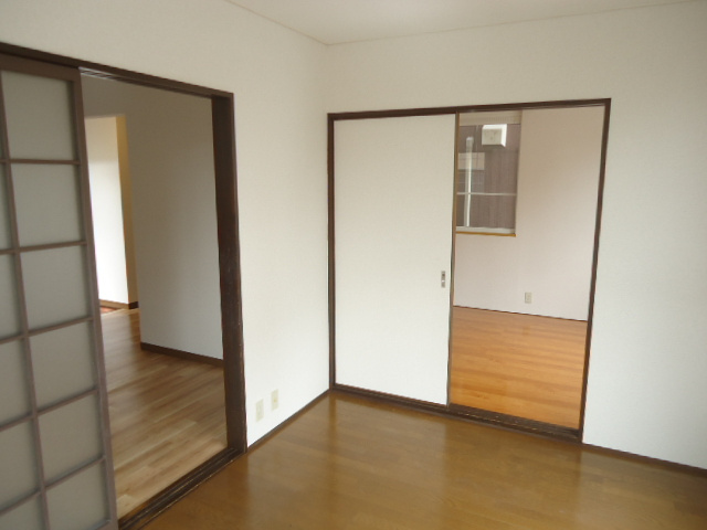 コーポエイアイの洋室