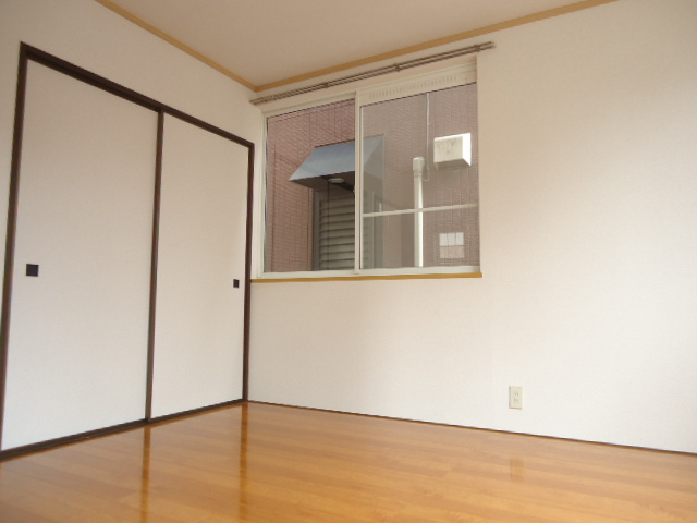 コーポエイアイの洋室