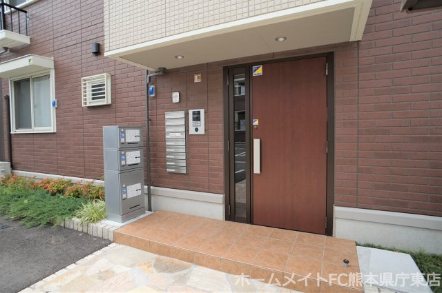 熊本市東区御領５丁目のアパートのエントランス