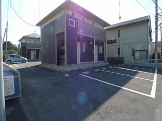 【駐車場】 | ハッピークローバーＡ棟 | 敷地内駐車場は各戸１台付きです♪