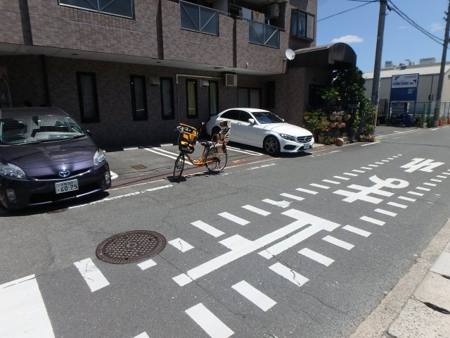 メゾンドSUの駐車場