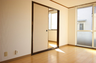 【洋室】 | ゆったり過ごせる居間です