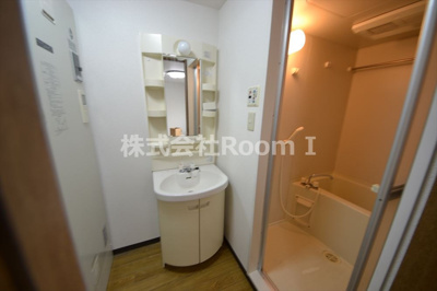 【洗面所】 | 谷4プラザ | 明るい洗面所です