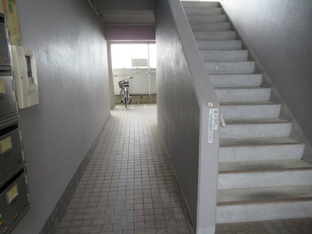 エクセレント中桜田のエントランス