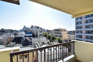 【展望】 | バルコニーからは開放的な景色が眺められます。