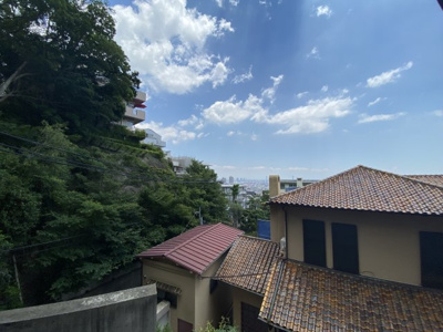 【展望】 | ライオンズマンション篠原北町 | 気持ちよい青空を臨むバルコニー。