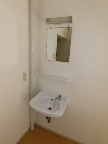 樋口マンションの独立洗面台