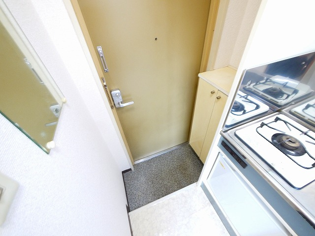 ジュネス新大宮Bの玄関