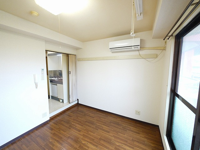 ジュネス新大宮Bの洋室