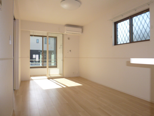 アムールＢの居間・リビング