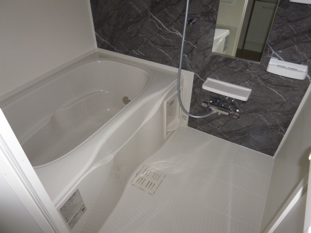 アムールＢの浴室|追い焚きバス