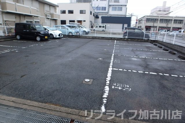 メリーガーデンの駐車場