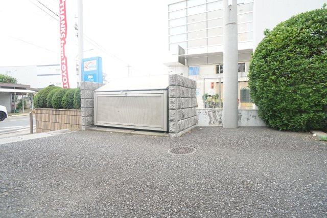 La Vie Claireのその他共用部分|共用部にはゴミストッカーを設置♪