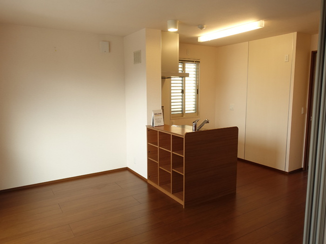 【居間・リビング】 | D-room上二十町 | 【簡単オンライン契約】来店不要でオンライン申込み＆契約可能♪