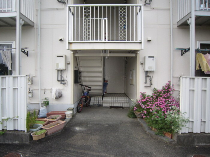 プレジールみゆき　B棟のエントランス