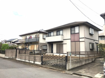 【前面道路含む現地写真】 | 守谷市松前台6丁目　中古一戸建て | 敷地広々、駐車場増設可能