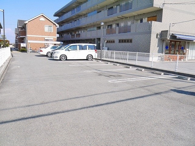 ベルコート（上之庄）の駐車場|駐車スペースもあります