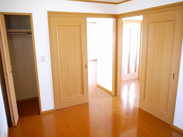 ベルコート（上之庄）の洋室|明るい洋室です