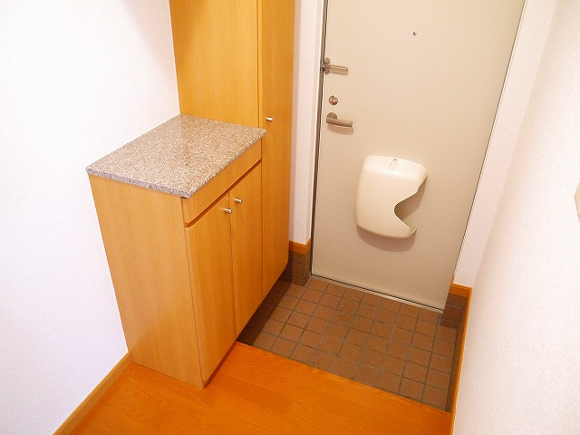 ベルコート（上之庄）の玄関|収納もある玄関です