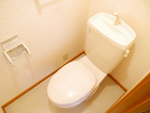 ベルコート（上之庄）のトイレ|落ち着いた色調のトイレです