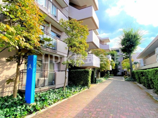 【外観】 | ■専有⾯積/98.84平米 ■バルコニー/8.77平米 ■ルーフバルコニー/11.3平米 ■総戸数/148⼾ ■構造・規模/RC造・陸屋根・5階建 ■築年⽉/1982年11⽉ ■間取り/4LDK 