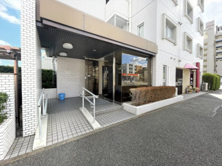 【エントランス】 | 共用部分もきれいに管理されています