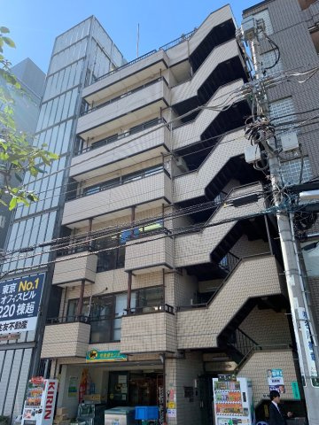 イイダバシアイエスビルの外観
