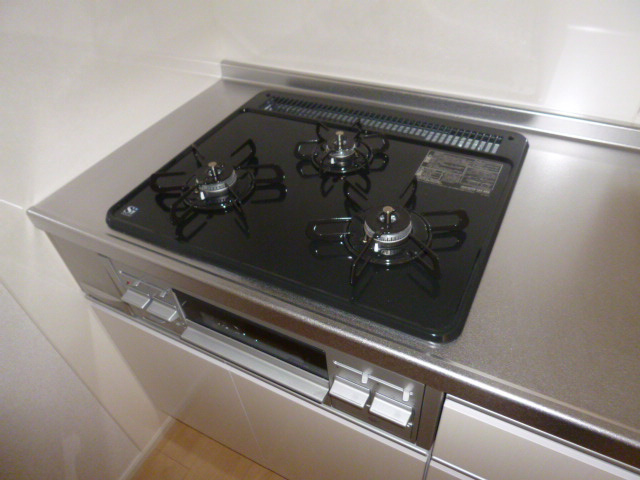 カンヌのキッチン|3口ガスコンロ