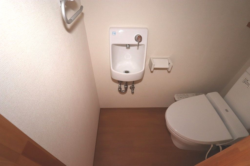 カーサ地球33番地のトイレ|落ち着いた色調のトイレです