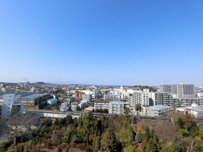 【展望】 | ランドステージ上永谷 | １２階部分からの眺望です。
前面に遮る建物がなく開放感がございます。