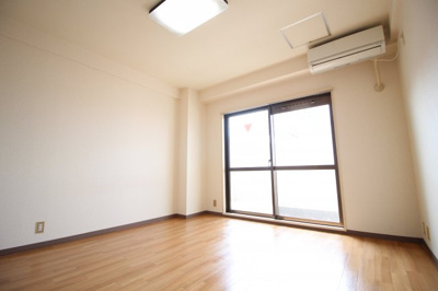 【居間・リビング】 | パレロイヤルビル | おしゃれなリビングです