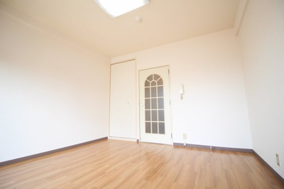 【寝室】 | パレロイヤルビル | 開放的な寝室です