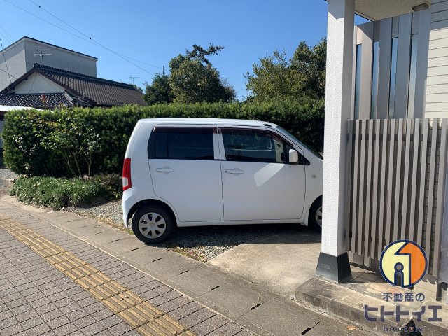 恋の木貸家の駐車場