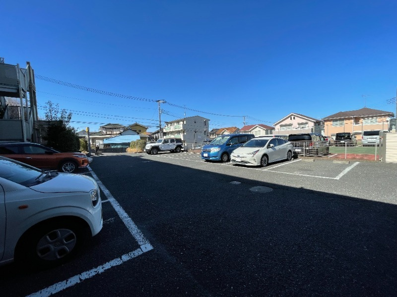 ルミエール鷺沼の駐車場