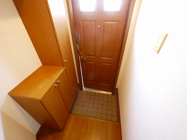 ファミーユ・ドゥーの玄関|収納もある玄関です