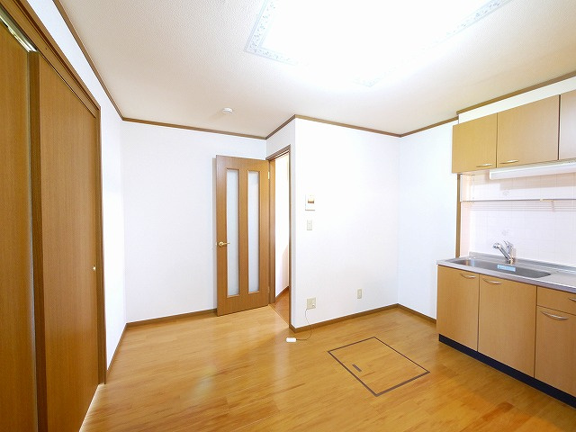 ファミーユ・ドゥーの居間・リビング|こちらのリビングで趣味の時間をお楽しみください