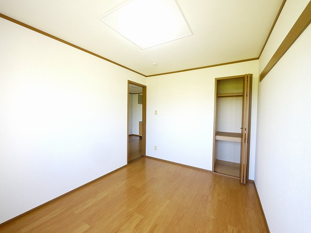 ファミーユ・ドゥーの収納|たっぷりとした収納スペースです