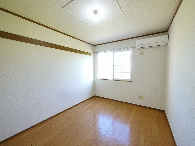 ファミーユ・ドゥーの洋室|明るい洋室です