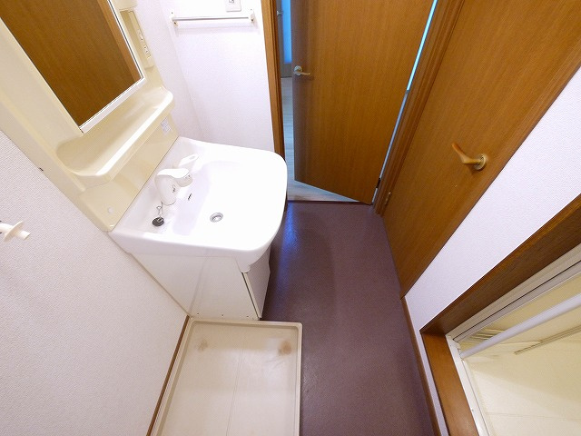 ファミーユ・ドゥーの洗面所|明るい洗面所です