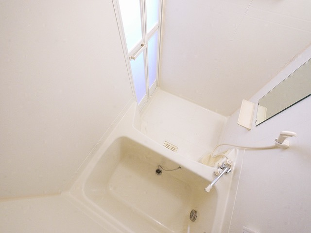 ファミーユ・ドゥーの浴室|日々の疲れを癒すお風呂付です